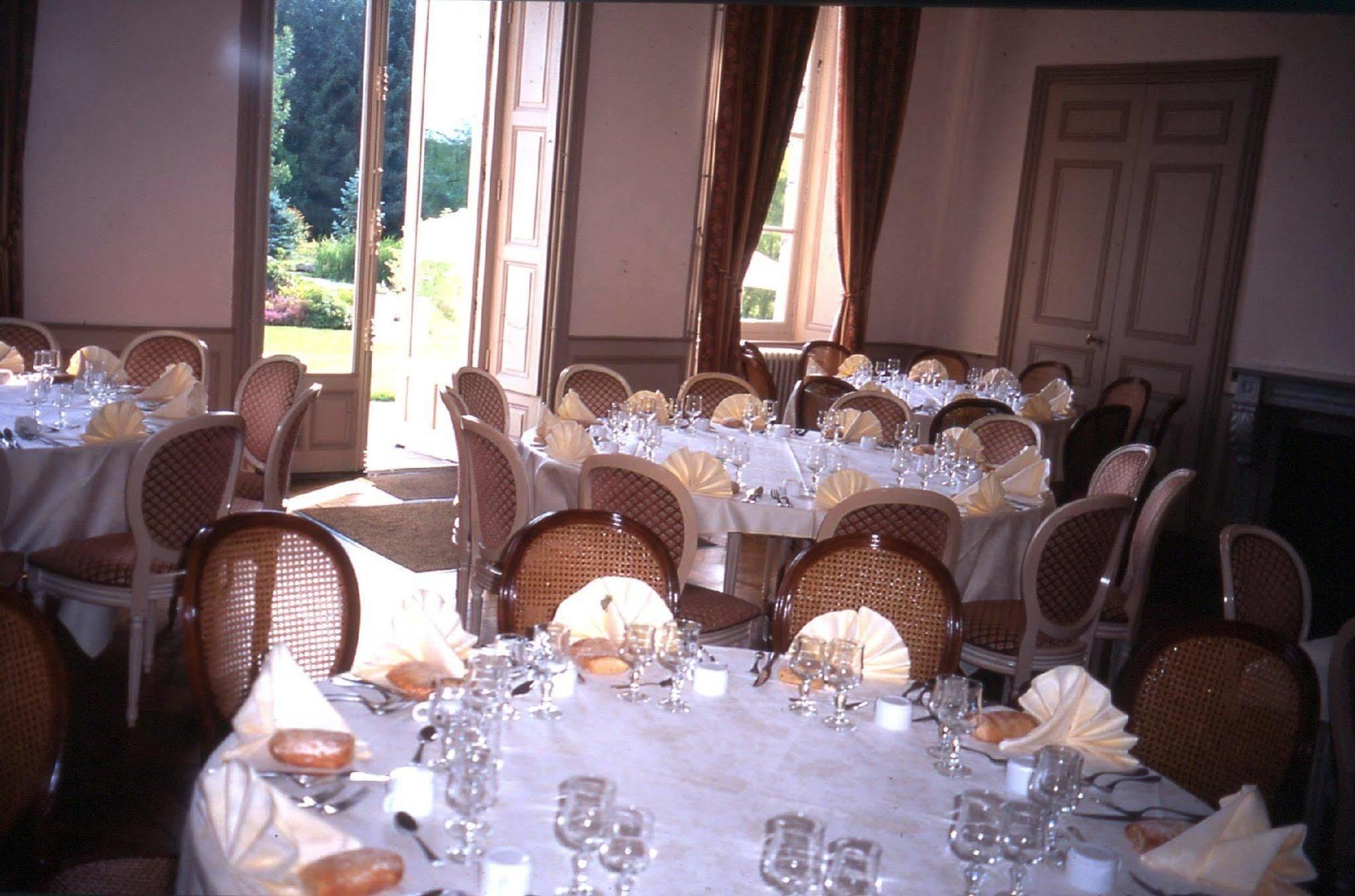 Апартаменты Chateau De La Foltiere Сен-Жермен-ан-Когле Ресторан фото