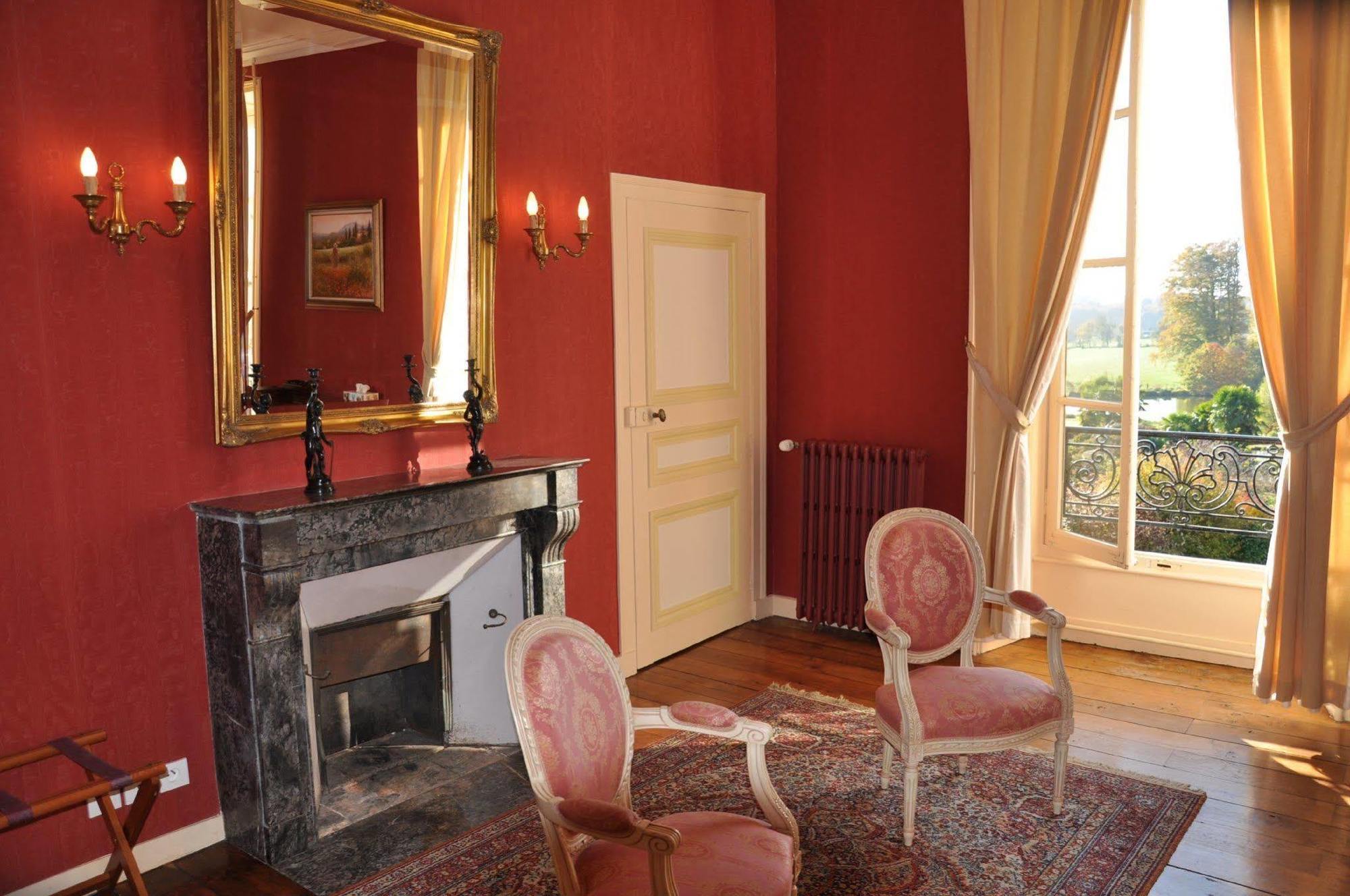 Апартаменты Chateau De La Foltiere Сен-Жермен-ан-Когле Номер фото