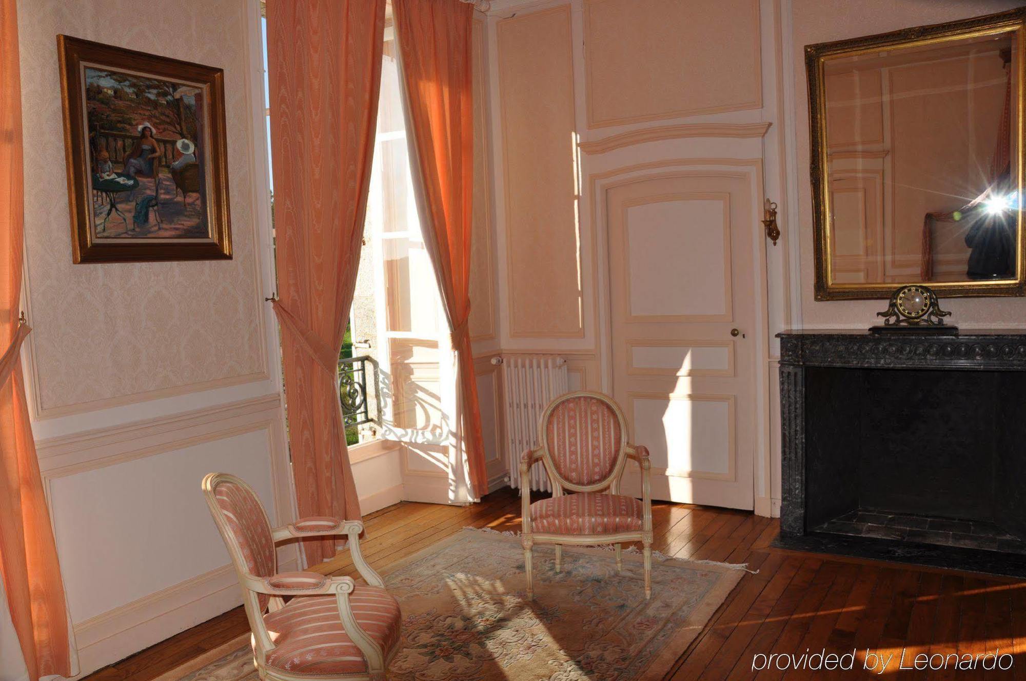 Апартаменты Chateau De La Foltiere Сен-Жермен-ан-Когле Номер фото